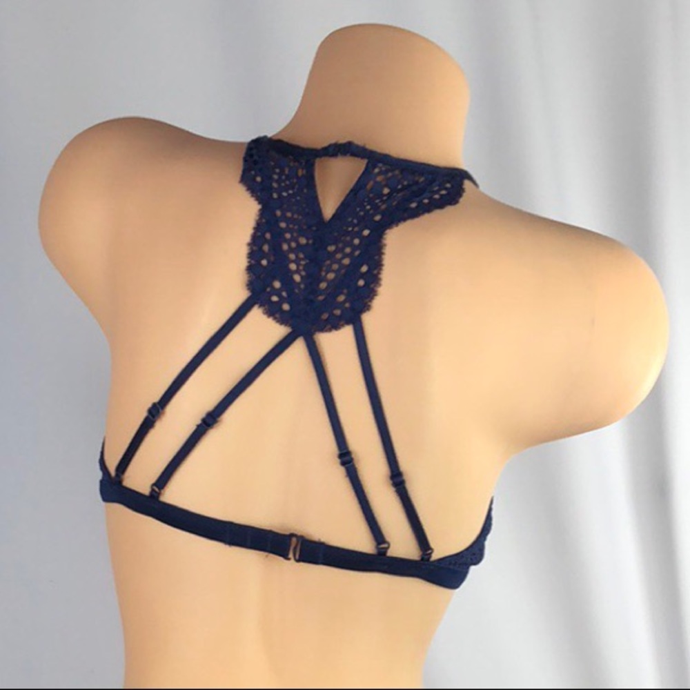 โ
๐๐ Victoria's Secret high neck keyhole bralette - Picture 5 of 6